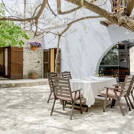 Εξοχικό σπίτι Garden Kamara House