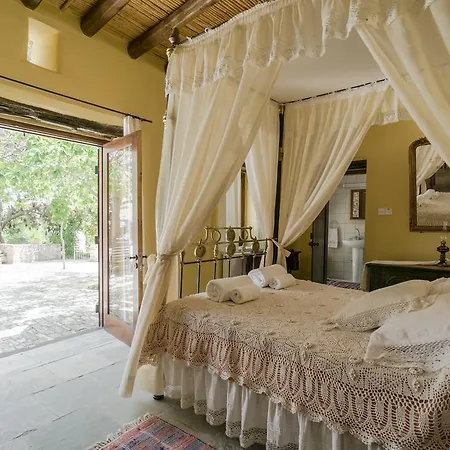 Εξοχικό σπίτι Garden Kamara House *